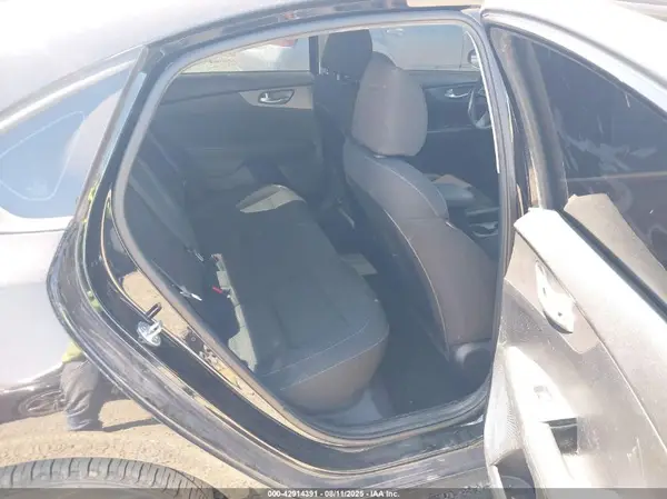 3KPF24ADXKE070127 2019 KIA FORTE - Image 8
