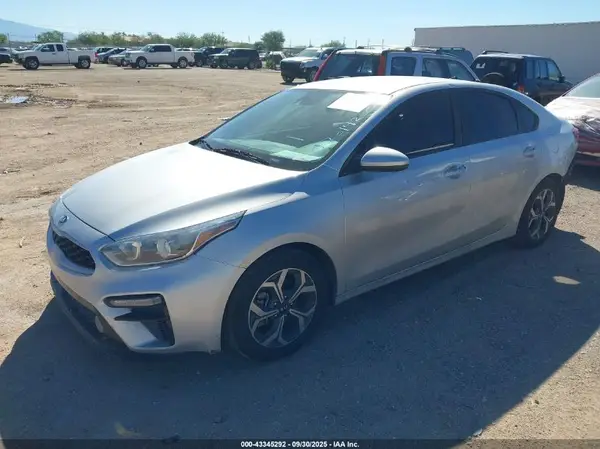 3KPF24ADXKE073142 2019 KIA FORTE - Image 2