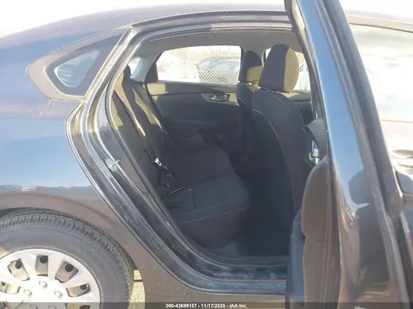 3KPF24ADXKE081421 2019 KIA FORTE - Image 8
