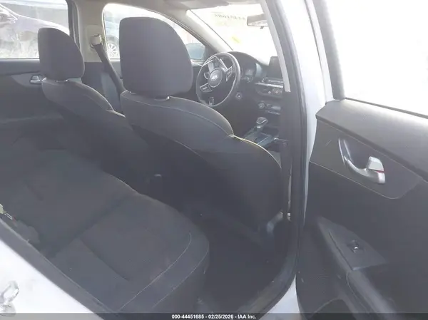 3KPF24ADXKE099384 2019 KIA FORTE - Image 8