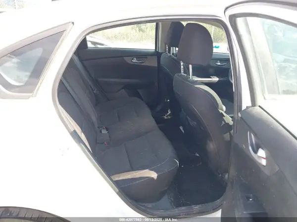 3KPF24ADXKE103546 2019 KIA FORTE - Image 8