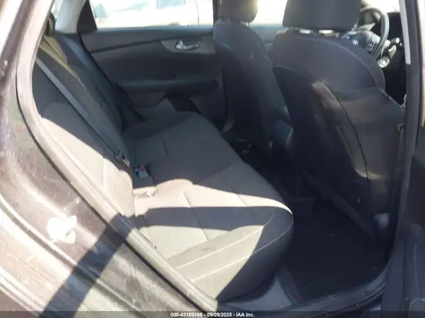 3KPF24ADXKE113753 2019 KIA FORTE - Image 8