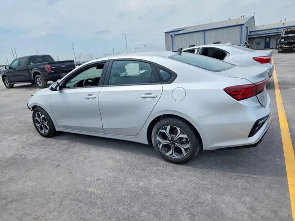 3KPF24ADXLE176465 2020 KIA FORTE - Image 2