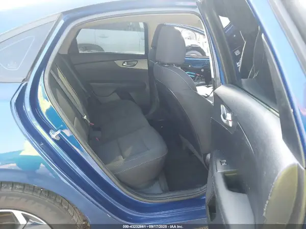 3KPF24ADXLE182279 2020 KIA FORTE - Image 8