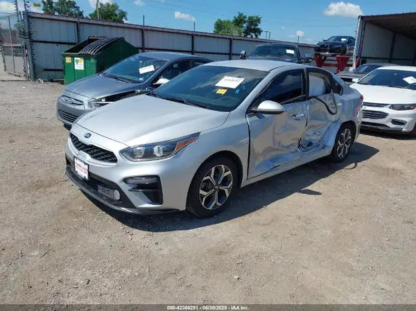 3KPF24ADXME267415 2021 KIA FORTE - Image 2