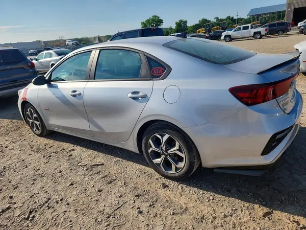 3KPF24ADXME310117 2021 KIA FORTE - Image 2