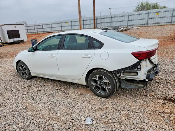 3KPF24ADXME350780 2021 KIA FORTE - Image 2