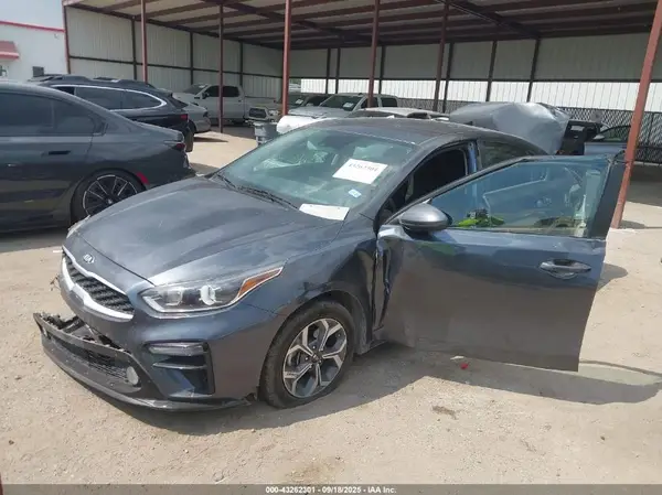 3KPF24ADXME352996 2021 KIA FORTE - Image 2