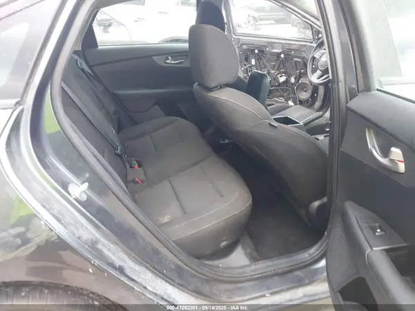 3KPF24ADXME352996 2021 KIA FORTE - Image 8