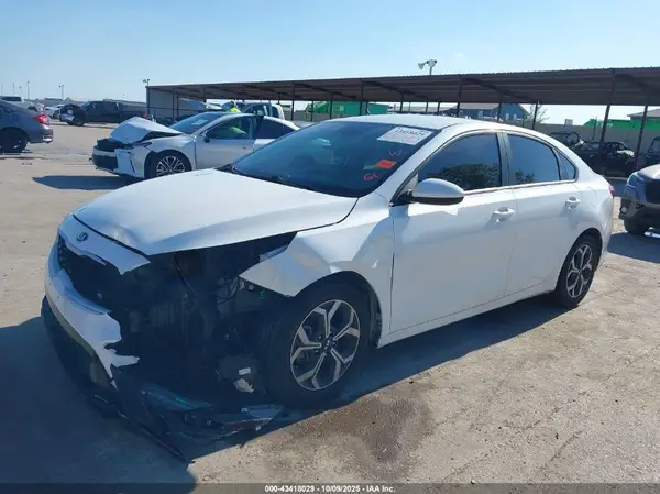 3KPF24ADXME360113 2021 KIA FORTE - Image 2