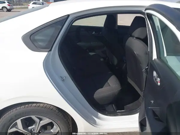 3KPF24ADXME369006 2021 KIA FORTE - Image 8