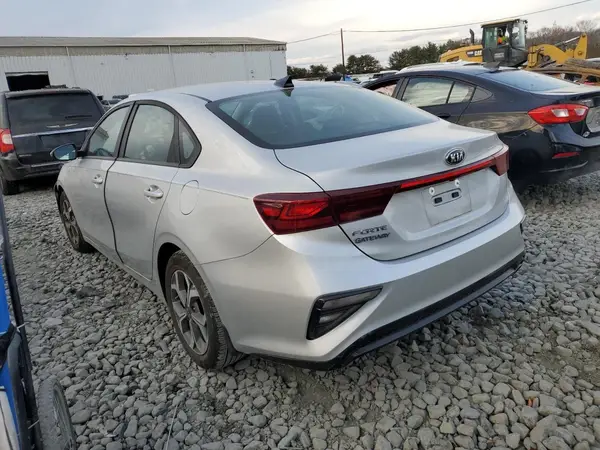 3KPF24ADXME370575 2021 KIA FORTE - Image 2