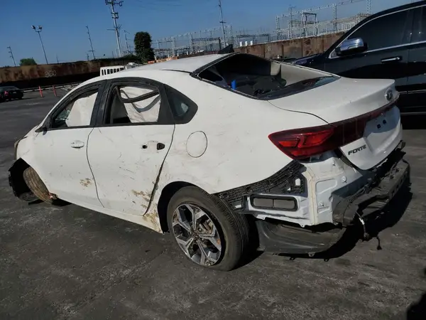 3KPF24ADXME398070 2021 KIA FORTE - Image 2