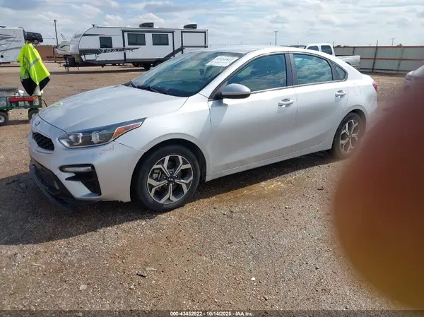 3KPF24ADXME399073 2021 KIA FORTE - Image 2