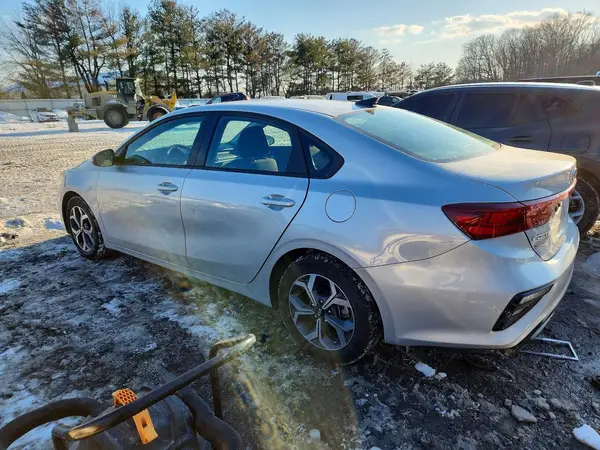 3KPF24ADXME405129 2021 KIA FORTE - Image 2
