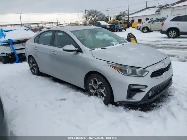 3KPF24ADXME405132 2021 KIA FORTE - Image 1
