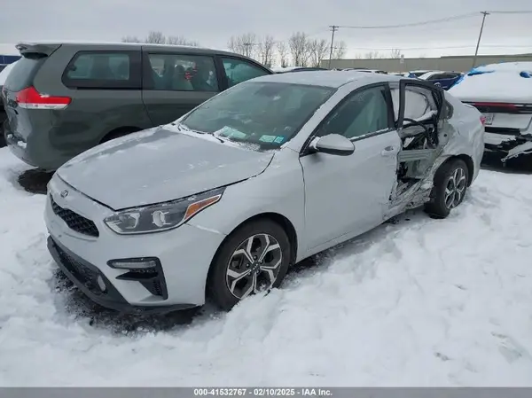 3KPF24ADXME405132 2021 KIA FORTE - Image 2