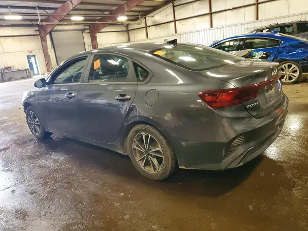 3KPF24ADXNE423552 2022 KIA FORTE - Image 2