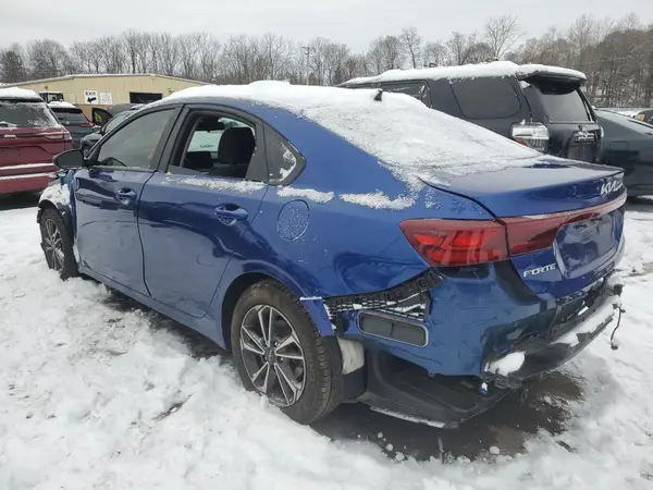3KPF24ADXNE426063 2022 KIA FORTE - Image 2