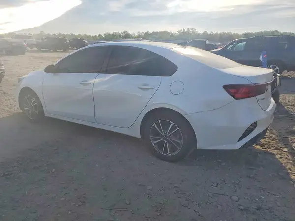 3KPF24ADXNE428086 2022 KIA FORTE - Image 2