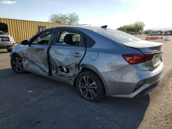 3KPF24ADXNE456261 2022 KIA FORTE - Image 2