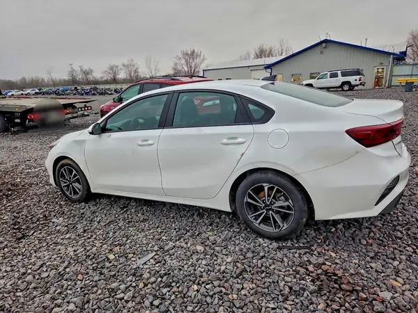 3KPF24ADXNE460228 2022 KIA FORTE - Image 2