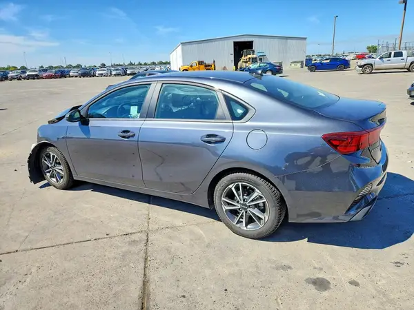 3KPF24ADXNE478177 2022 KIA FORTE - Image 2
