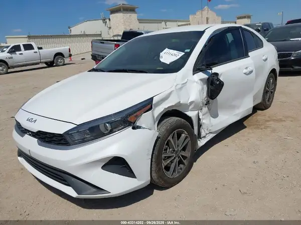 3KPF24ADXPE507809 2023 KIA FORTE - Image 2