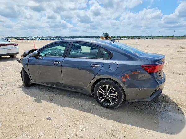 3KPF24ADXPE509057 2023 KIA FORTE - Image 2