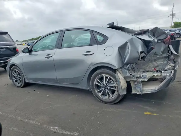 3KPF24ADXPE510421 2023 KIA FORTE - Image 2