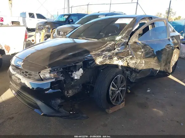 3KPF24ADXPE518017 2023 KIA FORTE - Image 2