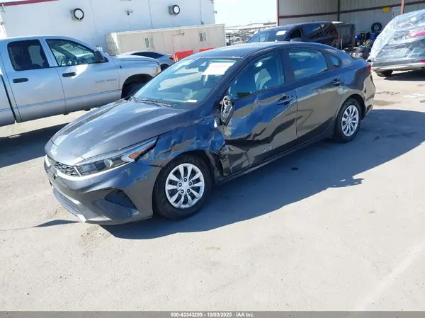 3KPF24ADXPE520611 2023 KIA FORTE - Image 2
