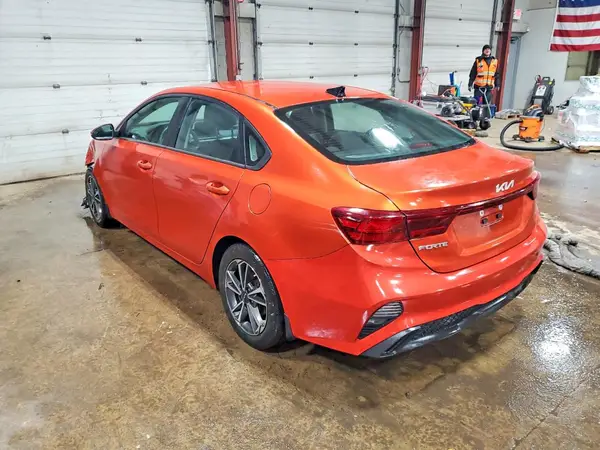 3KPF24ADXPE521581 2023 KIA FORTE - Image 2