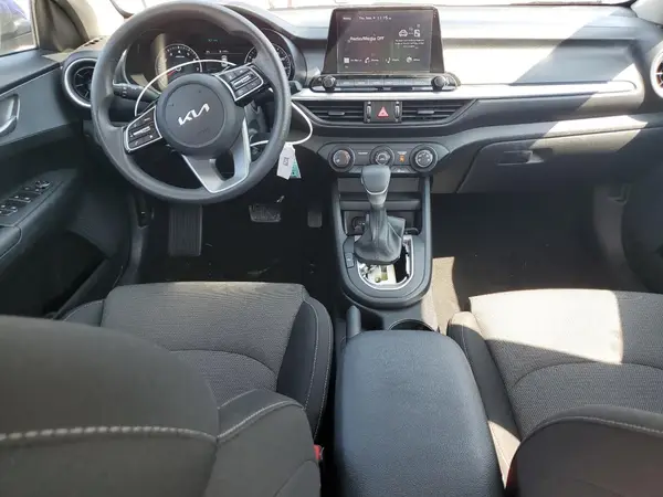 3KPF24ADXPE524402 2023 KIA FORTE - Image 8