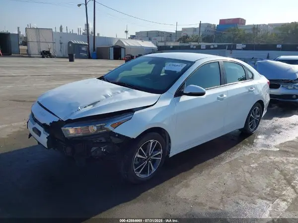 3KPF24ADXPE526537 2023 KIA FORTE - Image 2