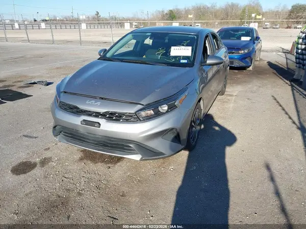 3KPF24ADXPE536274 2023 KIA FORTE - Image 2