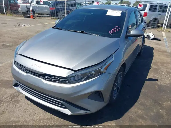 3KPF24ADXPE553429 2023 KIA FORTE - Image 2