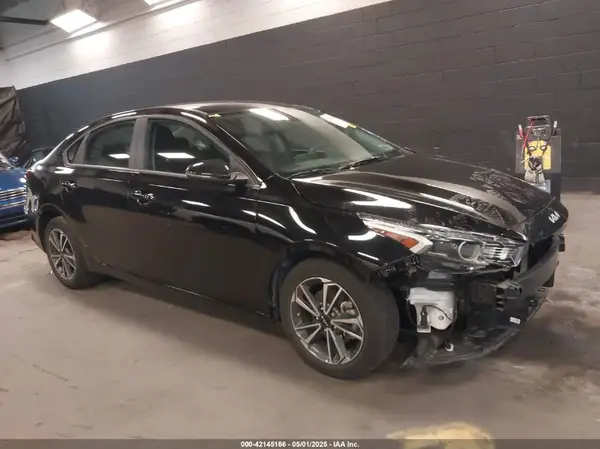 3KPF24ADXPE553768 2023 KIA FORTE - Image 1