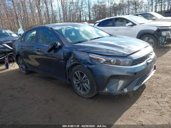 3KPF24ADXPE555987 2023 KIA FORTE - Image 1