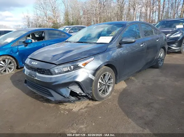 3KPF24ADXPE555987 2023 KIA FORTE - Image 2