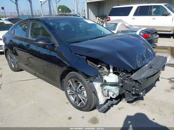 3KPF24ADXPE558582 2023 KIA FORTE - Image 1