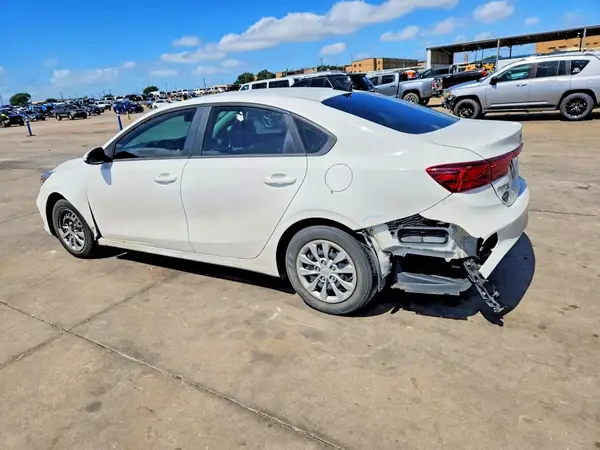 3KPF24ADXPE562339 2023 KIA FORTE - Image 2