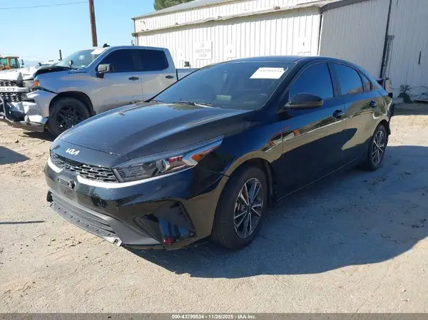 3KPF24ADXPE569615 2023 KIA FORTE - Image 2