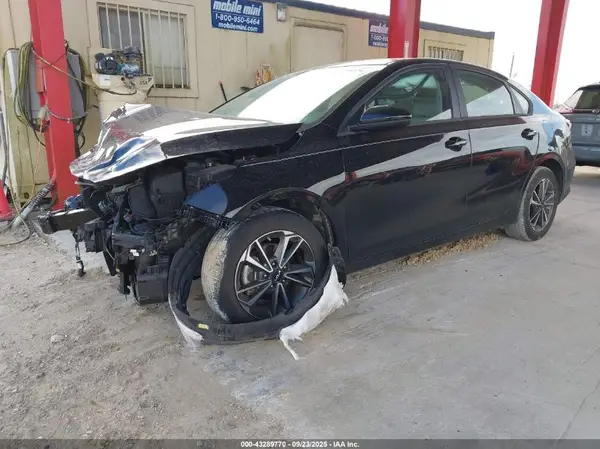 3KPF24ADXPE574605 2023 KIA FORTE - Image 2