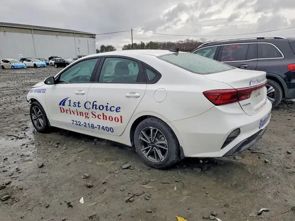 3KPF24ADXPE586009 2023 KIA FORTE - Image 2