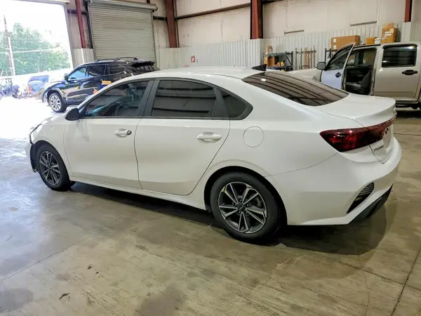 3KPF24ADXPE586169 2023 KIA FORTE - Image 2