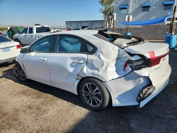 3KPF24ADXPE586575 2023 KIA FORTE - Image 2
