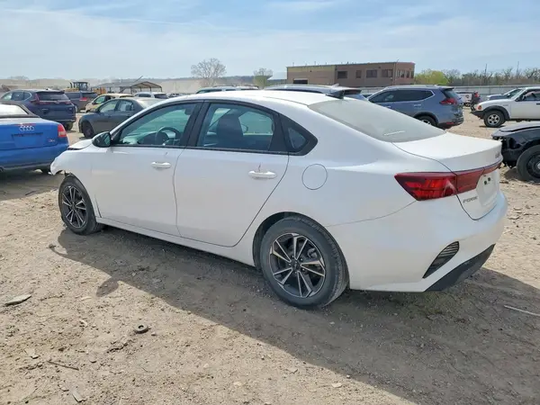 3KPF24ADXPE587063 2023 KIA FORTE - Image 2