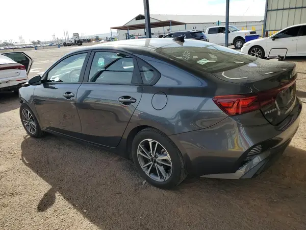 3KPF24ADXPE587581 2023 KIA FORTE - Image 2