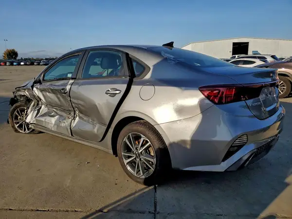 3KPF24ADXPE611667 2023 KIA FORTE - Image 2
